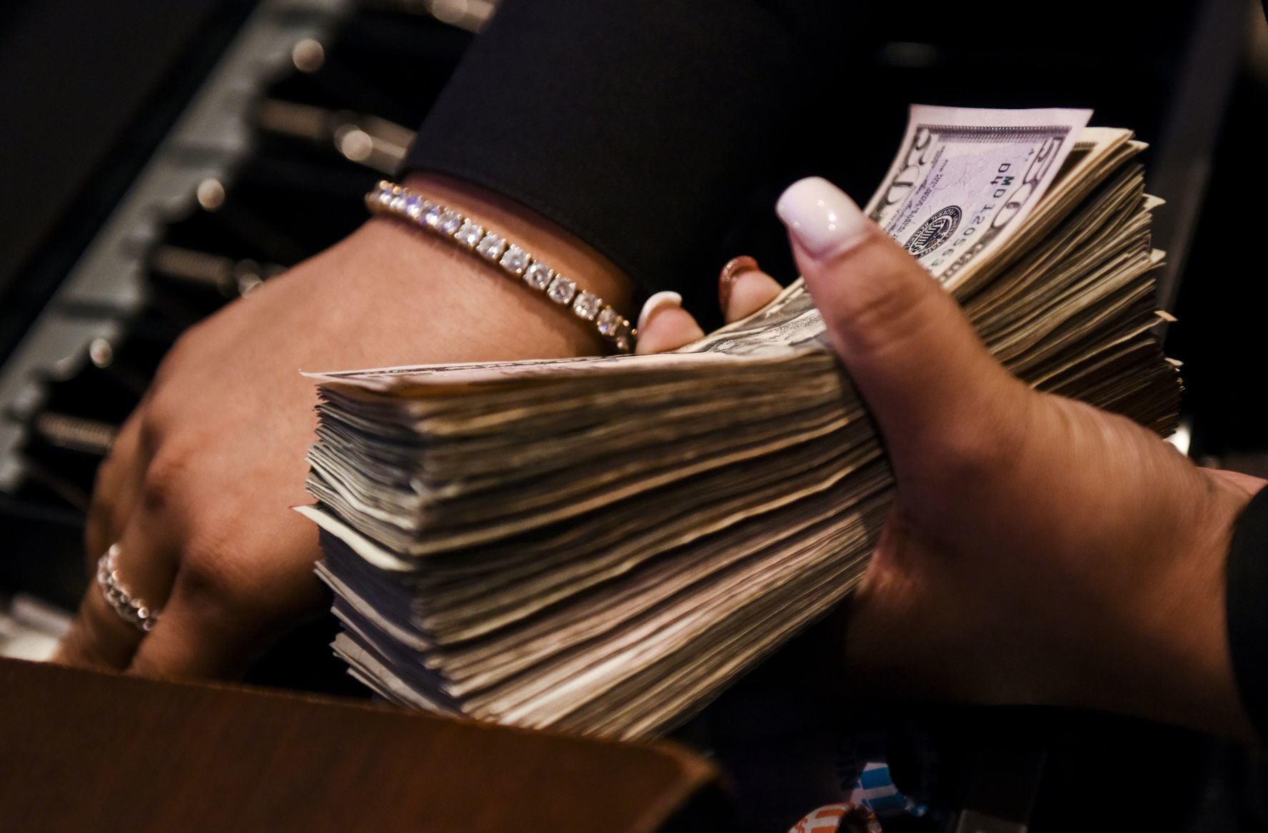 120119-qct-qca-sportsbetting-jg-02.jpg